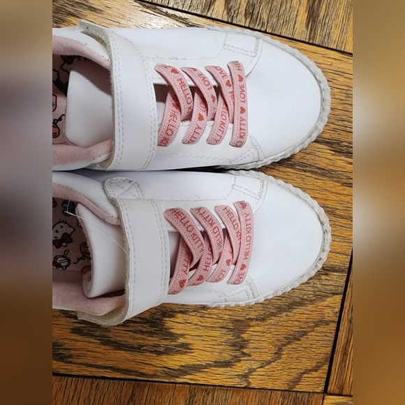 Sneakers with Hello kitty design Sz 12 - Picture 8 of 9